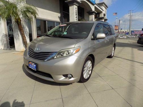 2017 Toyota Sienna XLE
