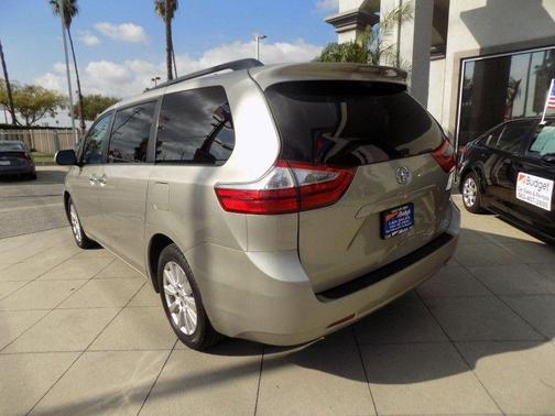 2017 Toyota Sienna XLE