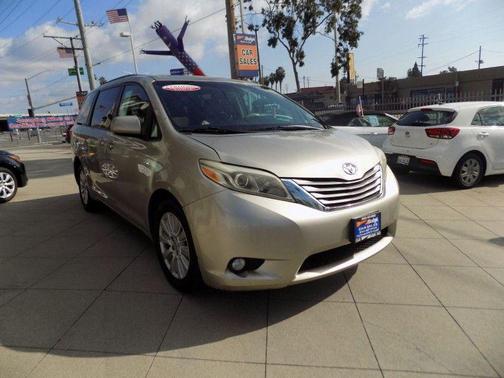 2017 Toyota Sienna XLE