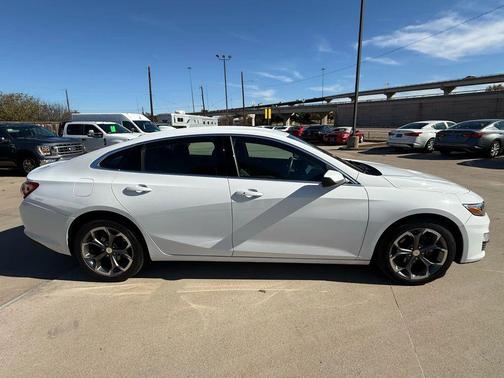 2022 Chevrolet Malibu FWD LT