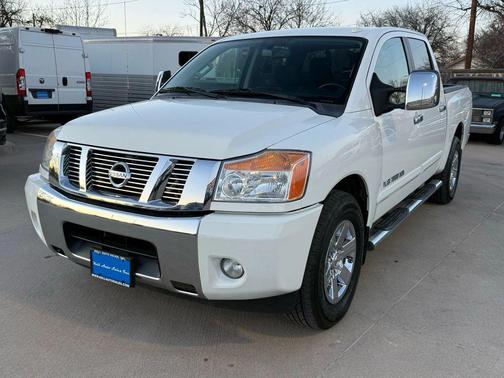 2014 Nissan Titan SV