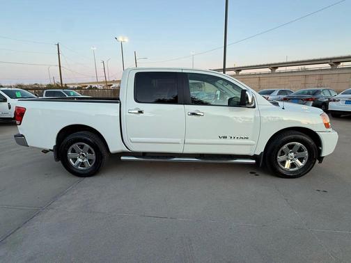 2014 Nissan Titan SV