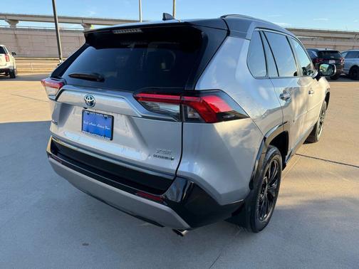 2023 Toyota RAV4 Hybrid SE