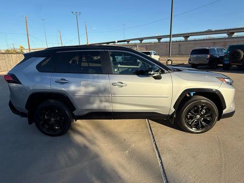 2023 Toyota RAV4 Hybrid SE