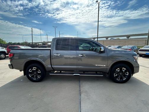 2023 Nissan Titan Platinum Reserve