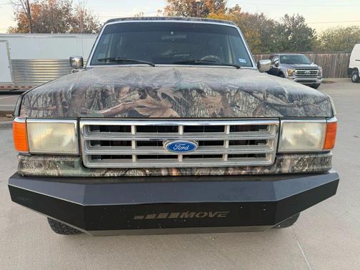 1988 Ford Bronco XLT 2D Utility 4WD