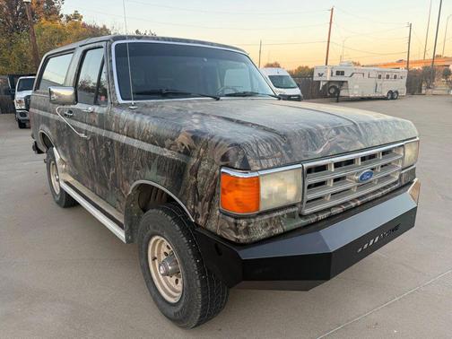 1988 Ford Bronco XLT 2D Utility 4WD