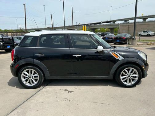 2011 MINI Cooper Countryman Base