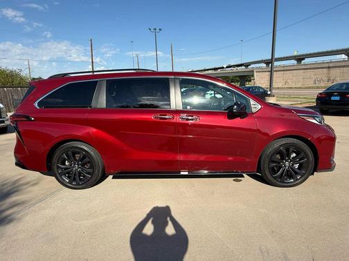 2022 Toyota Sienna XSE 7 Passenger