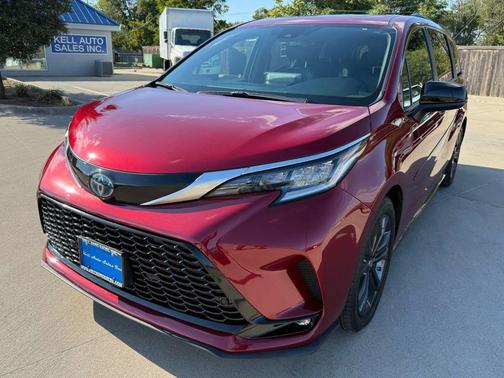 2022 Toyota Sienna XSE 7 Passenger