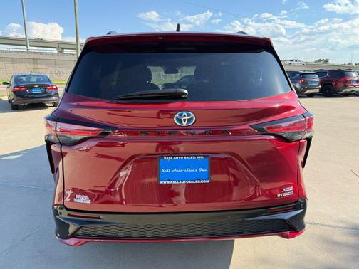 2022 Toyota Sienna XSE 7 Passenger