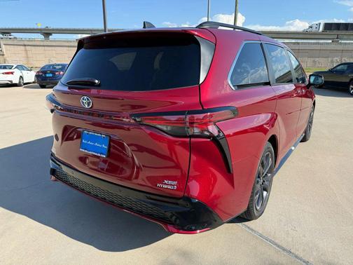 2022 Toyota Sienna XSE 7 Passenger