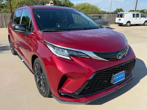 2022 Toyota Sienna XSE 7 Passenger
