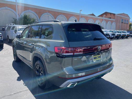 2025 Volkswagen Atlas 2.0T Peak Edition