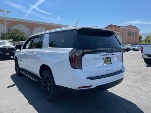 2025 Chevrolet Suburban LS