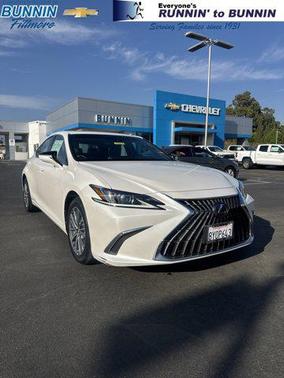 2022 Lexus ES 300h Base