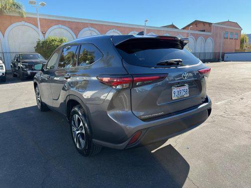 2024 Toyota Highlander XLE