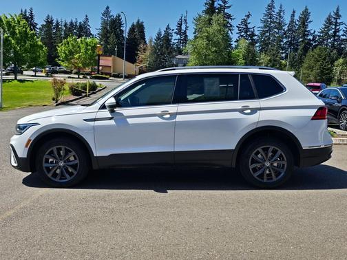 Pure White 2022 Volkswagen Tiguan 2.0T SE 4MOTION