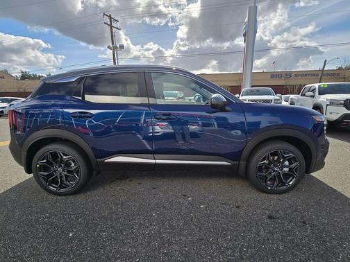 2025 Nissan Kicks SR