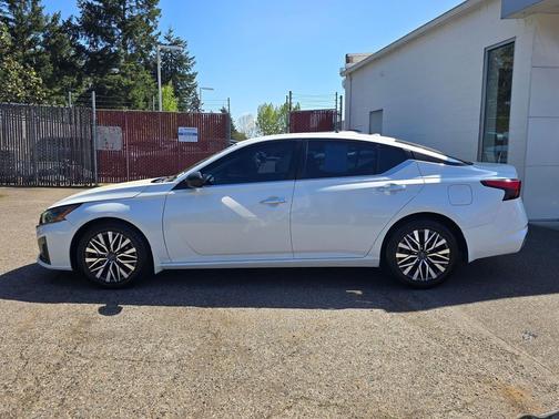 Pearl White Tricoat 2024 Nissan Altima 2.5 SV