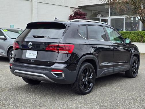 Deep Black 2023 Volkswagen Taos 1.5T SE