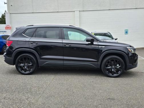 Deep Black 2023 Volkswagen Taos 1.5T SE