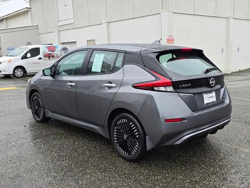 Gun Metallic 2024 Nissan Leaf SV PLUS