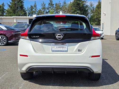 Pearl White Tricoat 2024 Nissan Leaf SV PLUS