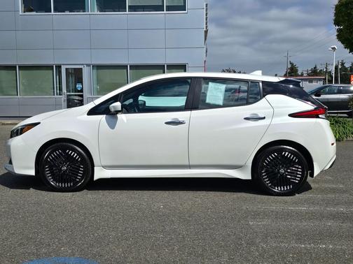 Pearl White Tricoat 2024 Nissan Leaf SV PLUS