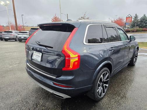 2021 Volvo XC90 T6 Momentum