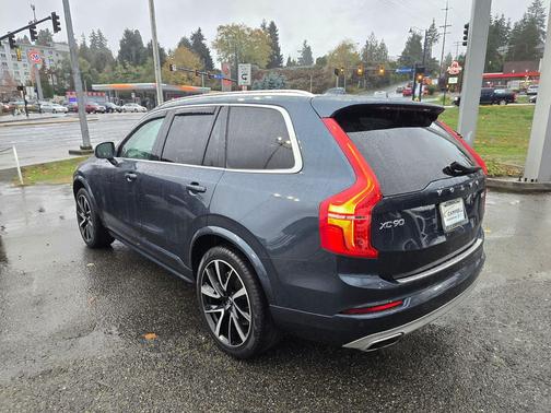 2021 Volvo XC90 T6 Momentum