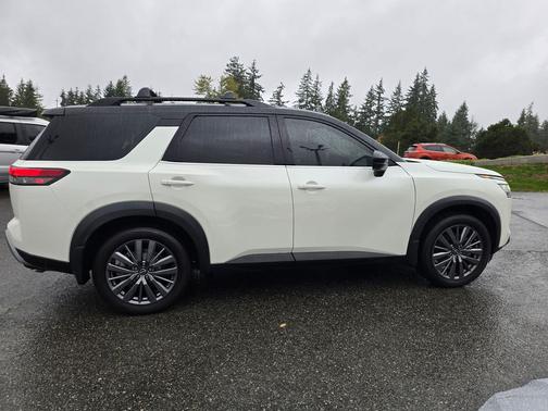 2023 Nissan Pathfinder SL 4WD