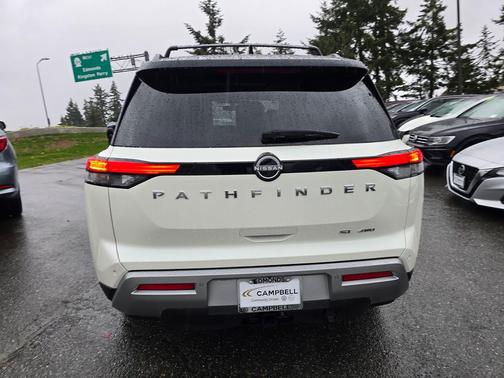 2023 Nissan Pathfinder SL 4WD