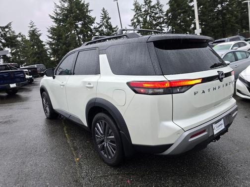2023 Nissan Pathfinder SL 4WD