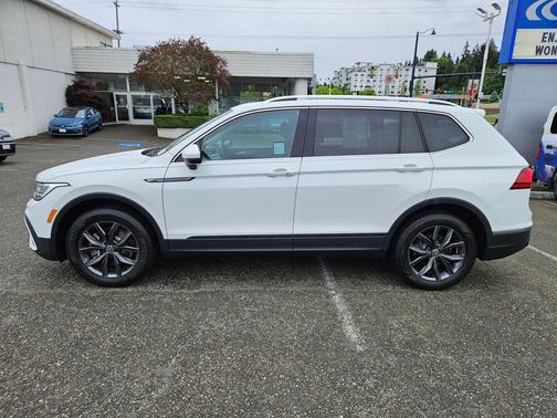 Pure White 2022 Volkswagen Tiguan 2.0T SE
