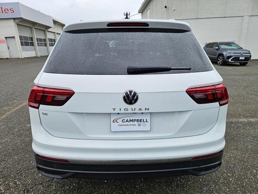 Pure White 2022 Volkswagen Tiguan 2.0T SE