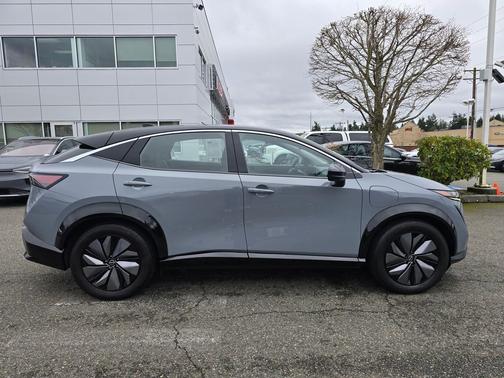 Boulder Gray Pearl/Black Diamond Pearl 2024 Nissan ARIYA VENTURE+