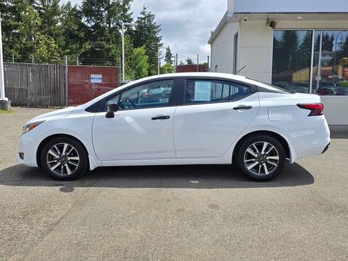 Fresh Powder 2024 Nissan Versa 1.6 S