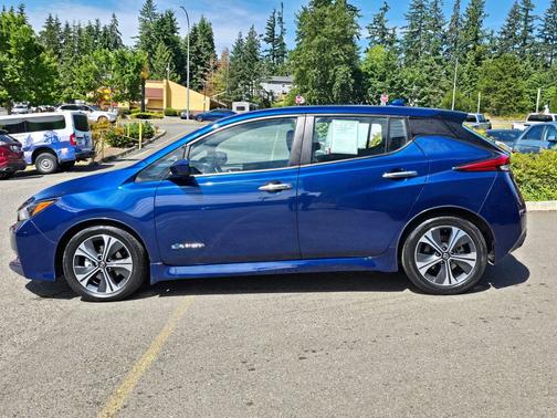 Deep Blue Pearl 2018 Nissan Leaf SV