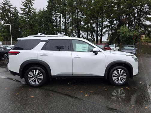 2025 Nissan Pathfinder SL 4WD