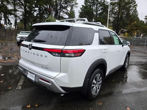 2025 Nissan Pathfinder SL 4WD