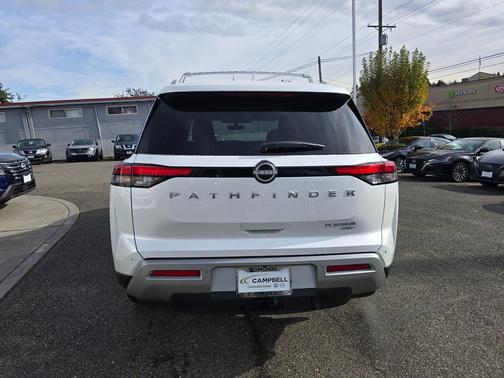2025 Nissan Pathfinder Platinum 4WD