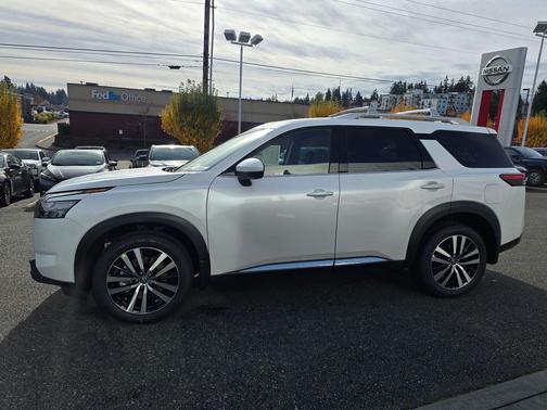 2025 Nissan Pathfinder Platinum 4WD