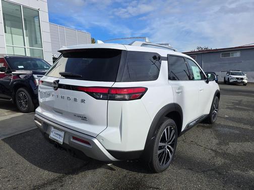 2025 Nissan Pathfinder Platinum 4WD