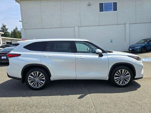 Wind Chill Pearl 2022 Toyota Highlander Platinum