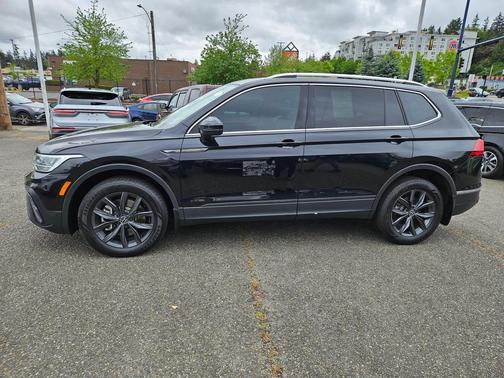 Deep Black 2022 Volkswagen Tiguan 2.0T SE 4MOTION
