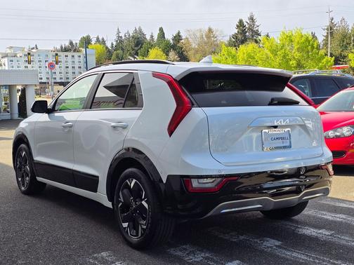 Snow White Pearl 2023 Kia Niro EV Wave