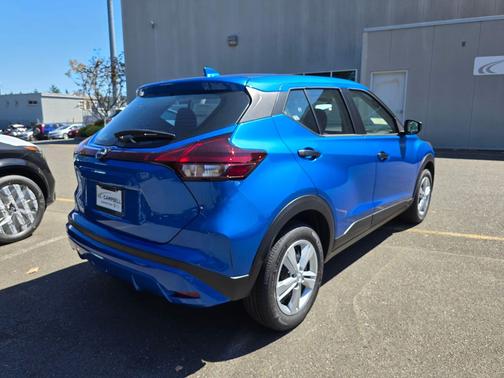 2025 Nissan Kicks S