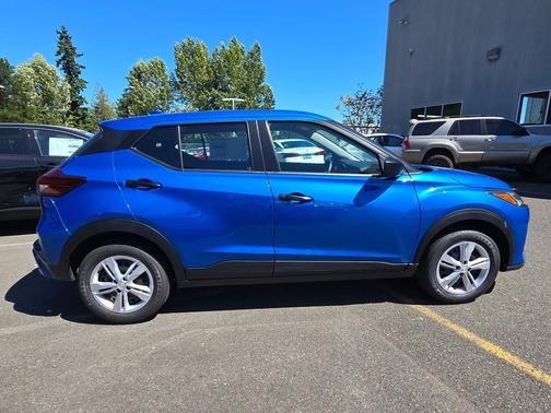 2025 Nissan Kicks S