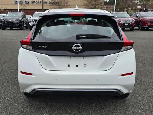 Glacier White 2025 Nissan Leaf S